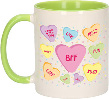 Bellatio Decorations Cadeau koffiemok voor bff - hartjes snoepjes - groen - verjaardag kado - vrienden/vriendin