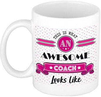 Bellatio Decorations Cadeau koffiemok voor een awesome coach - roze - keramiek - 300 ml - feest mokken