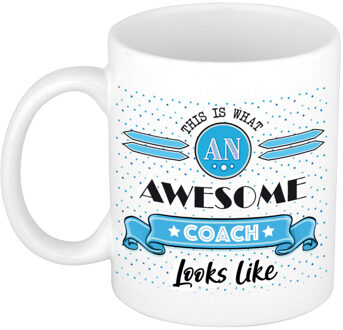 Bellatio Decorations Cadeau koffiemok voor een geweldige coach - blauw - keramiek - 300 ml