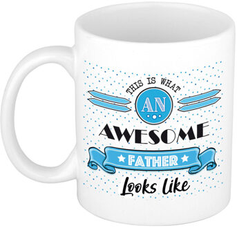 Bellatio Decorations Cadeau koffiemok voor een geweldige vader - blauw - keramiek - 300 ml - vaderdag