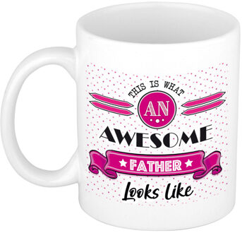 Bellatio Decorations Cadeau koffiemok voor een geweldige vader - roze - keramiek - 300 ml - vader dag