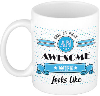 Bellatio Decorations Cadeau koffiemok voor een geweldige vrouw - blauw - keramiek - 300 ml