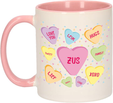 Bellatio Decorations Cadeau koffiemok voor zus/zusje - hartjes snoepjes - roze - verjaardag - feest mokken