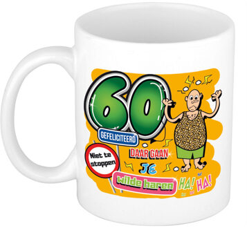 Bellatio Decorations cadeau mok 60 jaar - daar gaan je wilde haren - keramiek - 300 ml - feest mokken Oranje