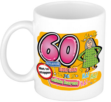 Bellatio Decorations cadeau mok 60 jaar - daar gaan je wilde haren - keramiek - 300 ml - feest mokken Oranje