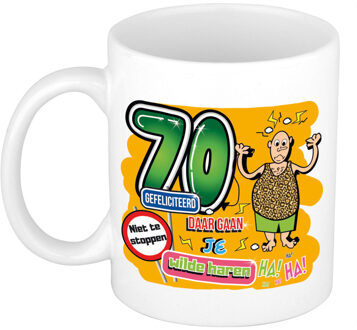 Bellatio Decorations cadeau mok 70 jaar - daar gaan je wilde haren - keramiek - 300 ml - feest mokken Geel