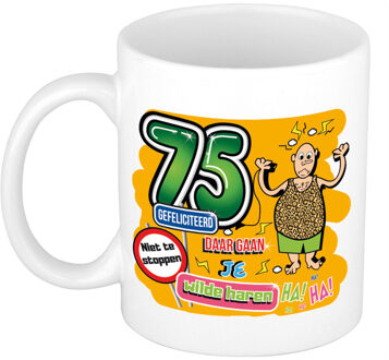 Bellatio Decorations cadeau mok 75 jaar - daar gaan je wilde haren - keramiek - 300 ml - feest mokken Groen