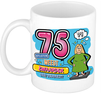 Bellatio Decorations cadeau mok - 75 weegt zwaarder dan verwacht - keramiek - 300 ml - feest mokken Wit