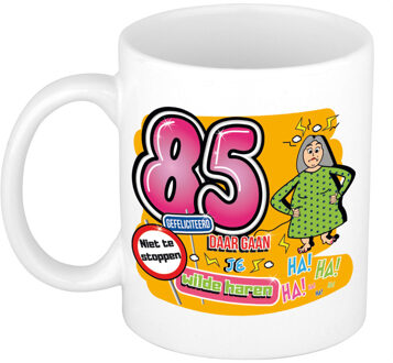 Bellatio Decorations Cadeau mok 85 jaar - daar gaan je wilde haren - keramiek - 300 ml