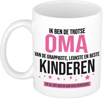 Bellatio Decorations Cadeau mok / beker wit ik ben de trotse oma van de grappigste, leukste en beste kinderen 300 ml - feest mokken Roze