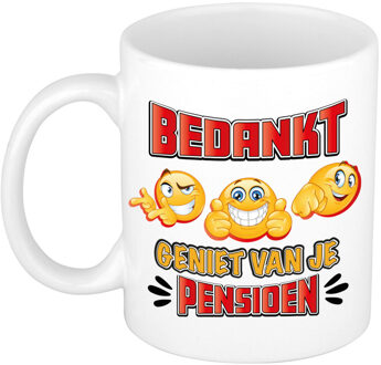 Bellatio Decorations Cadeau mok voor collega - afscheid/pensioen - rood/wit - keramiek - 300 ml