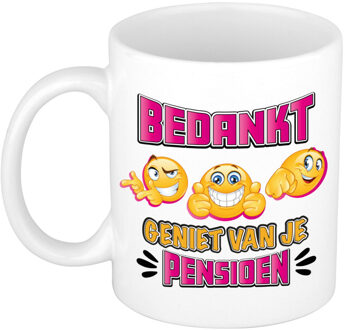 Bellatio Decorations Cadeau mok voor collega - afscheid/pensioen - roze/wit - keramiek - 300 ml