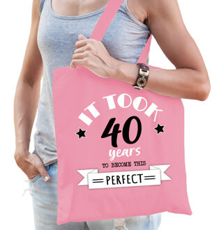 Bellatio Decorations Cadeau tas voor dames - 40 en perfect - lichtroze - katoen - 42 x 38 cm - veertig - shopper