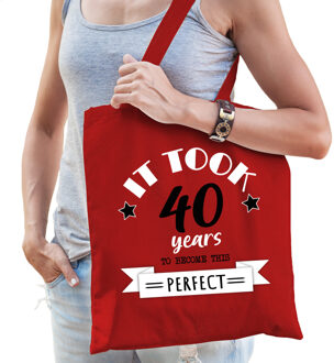 Bellatio Decorations Cadeau tas voor dames - 40 en perfect - rood - katoen - 42 x 38 cm - veertig - shopper