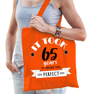 Bellatio Decorations Cadeau tas voor dames - 65 en perfect - oranje - katoen - 42 x 38 cm - vijfenzestig - shopper