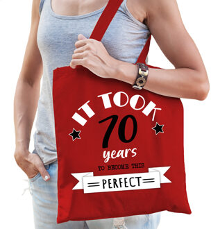 Bellatio Decorations Cadeau tas voor dames - 70 en perfect - rood - katoen - 42 x 38 cm - zeventig - shopper