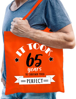 Bellatio Decorations Cadeau tas voor heren - 65 en perfect - oranje - katoen - 42 x 38 cm - vijfenzestig - shopper