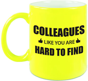 Bellatio Decorations Collega cadeau mok / beker neon geel colleagues like you are hard to find