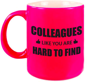 Bellatio Decorations Collega cadeau mok / beker neon roze colleagues like you are hard to find - feest mokken