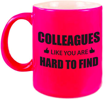 Bellatio Decorations Collega cadeau mok / beker neon roze colleagues like you are hard to find
