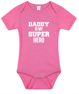 Bellatio Decorations Daddy super hero geboorte cadeau / kraamcadeau romper roze voor babys / meisjes 56 (1-2 maanden)