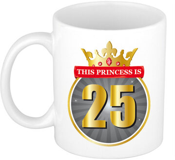 Bellatio Decorations Dames 25 jaar verjaardag - Cadeau Koffiemok - This princess is 25 - wit - beker - 25e verjaardag