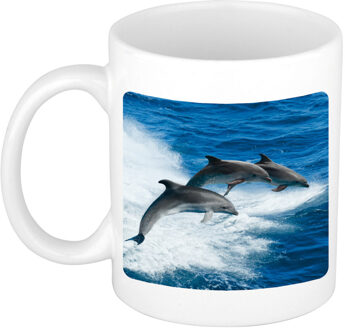 Bellatio Decorations Dieren dolfijn groep foto koffiemok - 300 ml - wit - cadeau drinkbeker - dolfijnen liefhebber