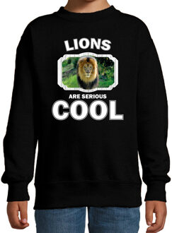 Bellatio Decorations Dieren leeuwen sweater zwart kinderen - lions are serious cool trui jongens/ meisjes - cadeau leeuw/ leeuwen liefhebber 12-13 jaar (152/164)