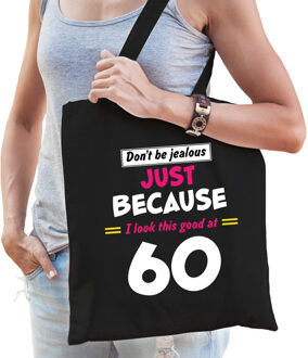 Bellatio Decorations Dont be jealous just because i look this good at 60 - verjaardag cadeau tasje - zwart - voor dames