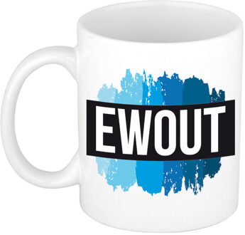 Bellatio Decorations Ewout naam cadeau koffie mok - beker - met blauw verfstrepen - Cadeau collega - vaderdag