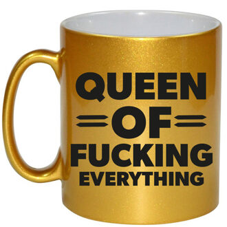 Bellatio Decorations Feest cadeau koffie/thee mok voor Queen - goud - Queen of everything - keramiek - 300 ml