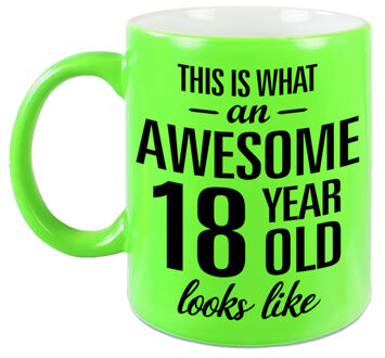 Bellatio Decorations Fluor groene Awesome 18 year cadeau mok / verjaardag beker 330 ml - feest mokken