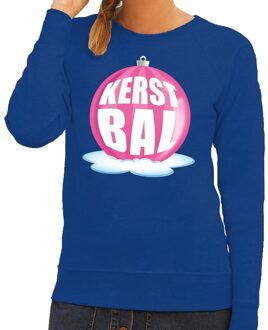 Bellatio Decorations Foute feest kerst sweater met roze kerstbal op blauwe sweater voor dames 2XL (44) - kerst truien