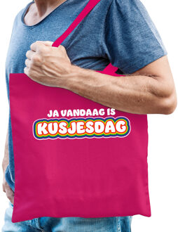 Bellatio Decorations Gay Pride tas voor heren - kusjesdag - fuchsia roze - katoen - 42x38 cm - LHBTI