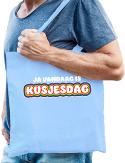 Bellatio Decorations Gay Pride tas voor heren - kusjesdag - licht blauw - katoen - 42 x 38 cm - regenboog - LHBTI