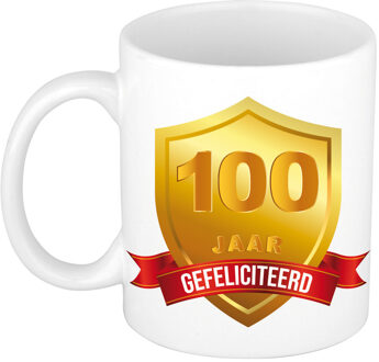 Bellatio Decorations Gefeliciteerd 100 jaar jubileum/ verjaardag mok met gouden schild - feest mokken Goudkleurig