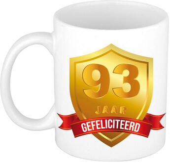 Bellatio Decorations Gefeliciteerd 93 jaar jubileum/ verjaardag mok met gouden schild - feest mokken Multikleur