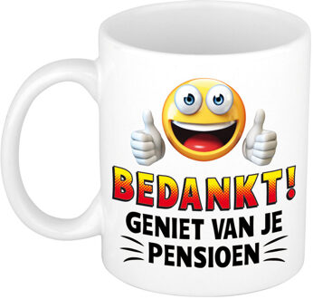 Bellatio Decorations Geniet van je pensioen cadeau mok / beker wit en zwart - VUT/ pensioen - afscheidscadeau collega - feest mokken Multikleur