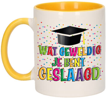 Bellatio Decorations Geslaagd cadeau mok - geel - Geweldig Geslaagd - Ca. 300 ml - feest mokken