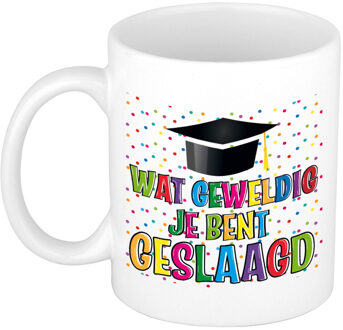 Bellatio Decorations Geslaagd cadeau mok - Geweldig geslaagd - keramiek - Ca. 300 ml - feest mokken Multikleur