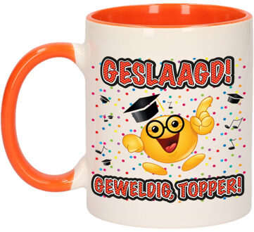 Bellatio Decorations Geslaagd cadeau mok - oranje - Geslaagd! Geweldig, Topper! - Ca. 300 ml - feest mokken