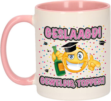 Bellatio Decorations Geslaagd cadeau mok - roze - Geslaagd! Geweldig, Topper! - keramiek - ca. 300 ml