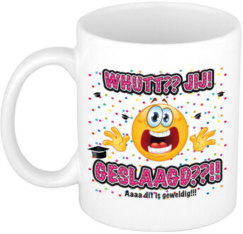 Bellatio Decorations Geslaagd cadeau mok - Whutt jij geslaagd - keramiek - ca. 300 ml Roze