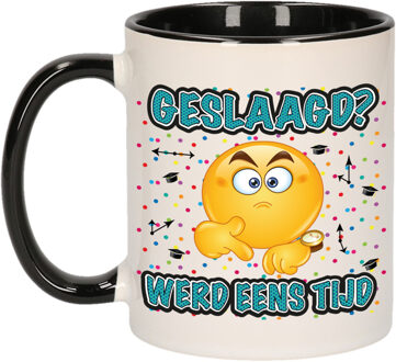 Bellatio Decorations Geslaagd cadeau mok - zwart - Geslaagd? Werd eens tijd - Ca. 300 ml - feest mokken