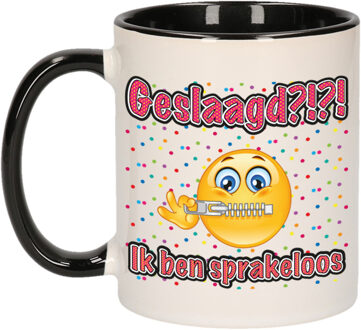 Bellatio Decorations Geslaagd cadeau mok - zwart/rood - Geslaagd?!?! Sprakeloos - keramiek - ca. 300 ml