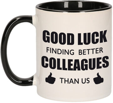 Bellatio Decorations Good luck finding better colleagues than us zwart / witte cadeau koffiemok / theebeker collega afscheidscadeau 300 ml