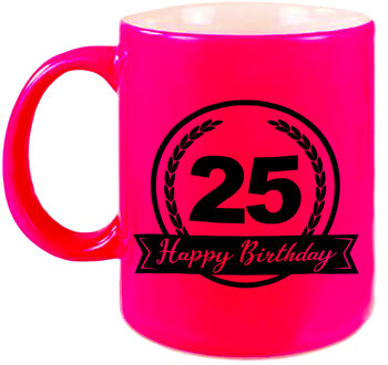 Bellatio Decorations Happy Birthday 25 years met wimpel cadeau mok / beker neon roze 330 ml - verjaardagscadeau - feest mokken