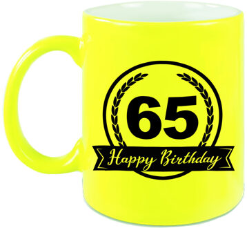 Bellatio Decorations Happy Birthday 65 years cadeau mok / beker neon geel met wimpel 330 ml