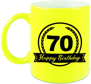 Bellatio Decorations Happy Birthday 70 years cadeau mok / beker neon geel met wimpel 330 ml