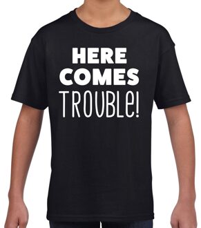 Bellatio Decorations Here comes trouble tekst t-shirt zwart kids L (140-152)